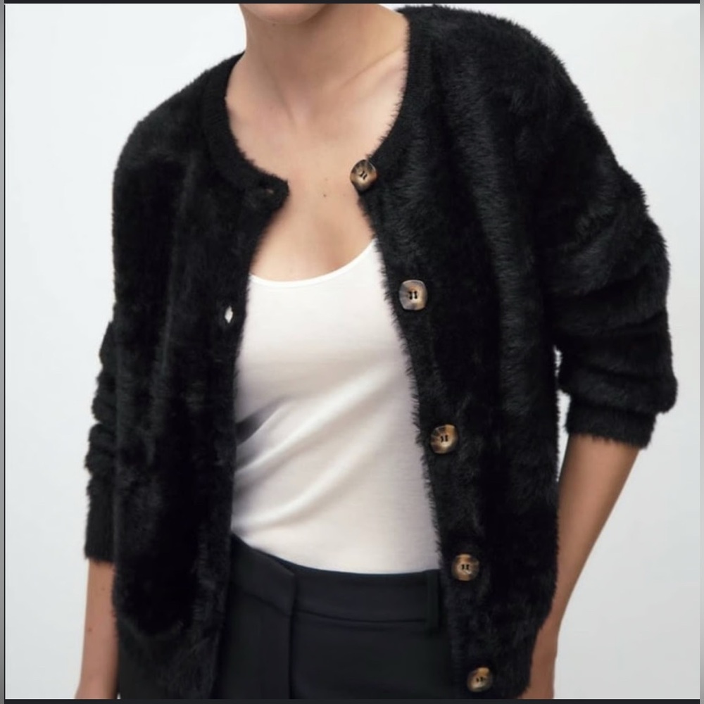 New Zara Fur Textured Crew Neck
Button Front Cardigan Size L